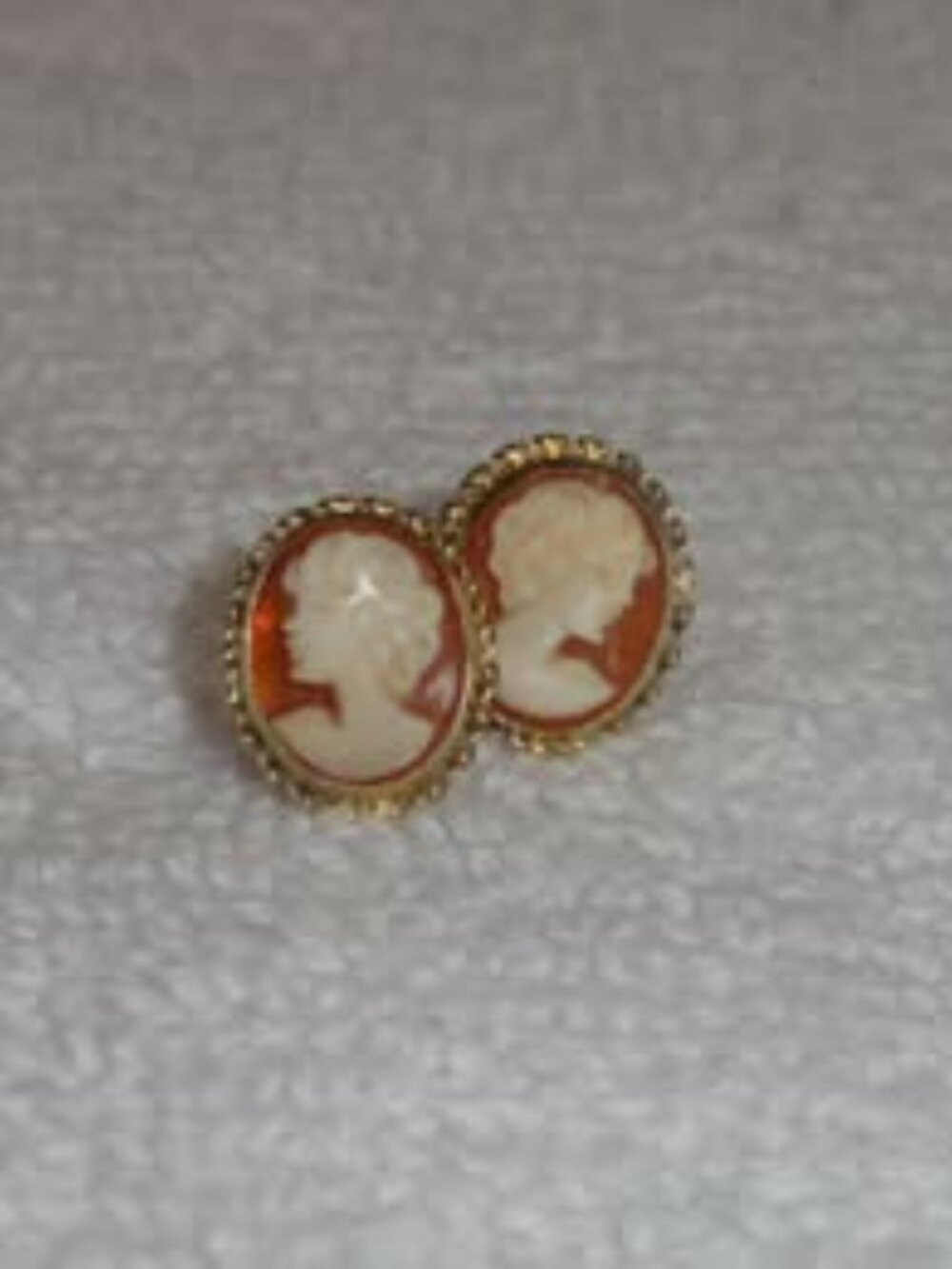 Vintage 14K Gold Shell Cameo Stud Earrings Pair Hand Carved EXCELLENT CONDITION!